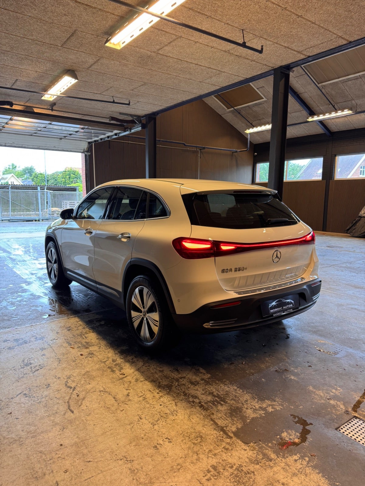 Hvid Mercedes EQA250+ fra 2025