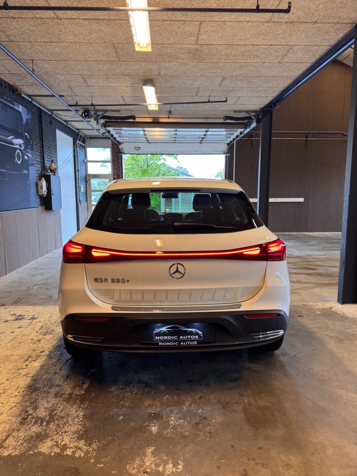 Hvid Mercedes EQA250+ fra 2025