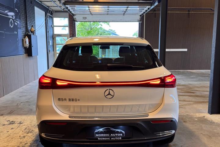 Hvid Mercedes EQA250+ fra 2025