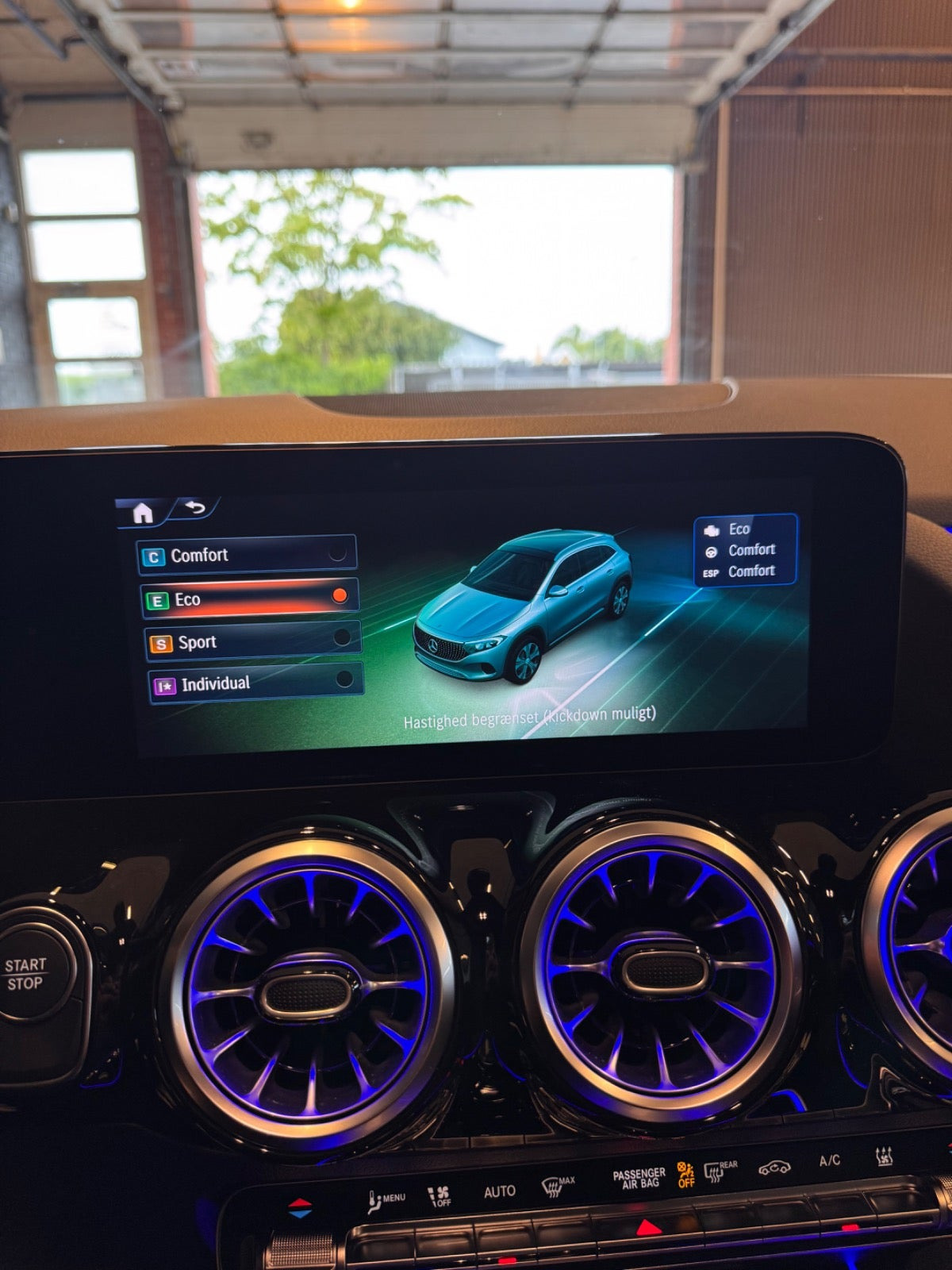 Hvid Mercedes EQA250+ fra 2025