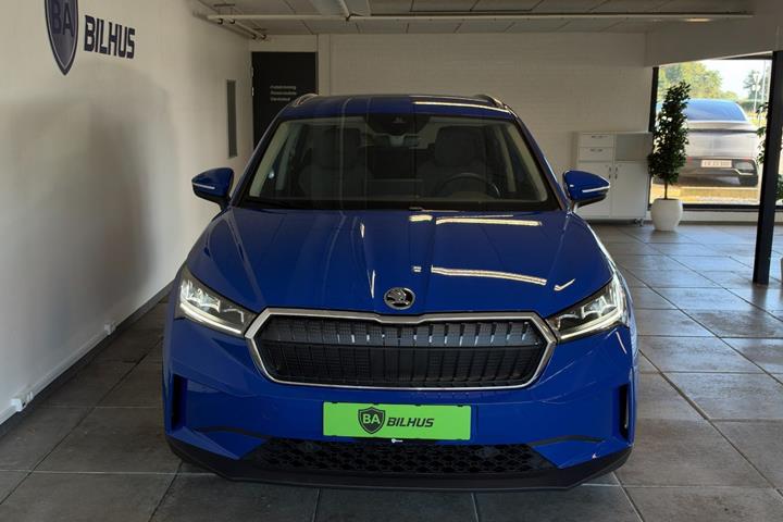 Blå Skoda Enyaq fra 2023