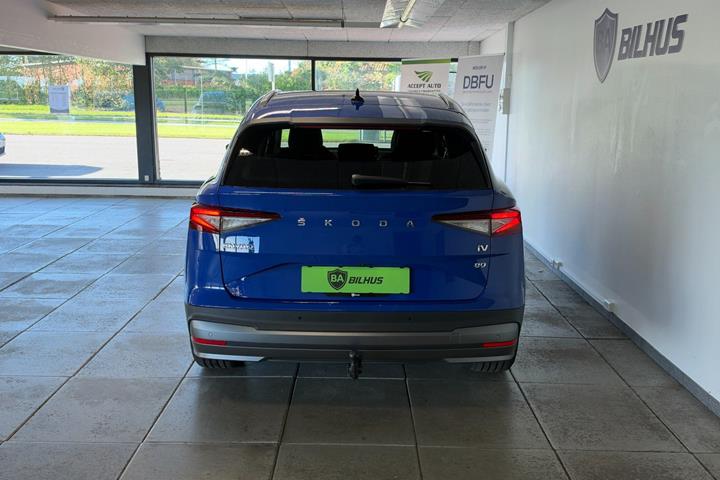 Blå Skoda Enyaq fra 2023