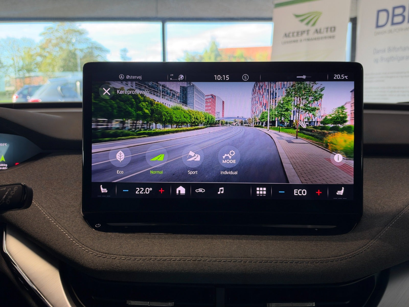 Blå Skoda Enyaq fra 2023