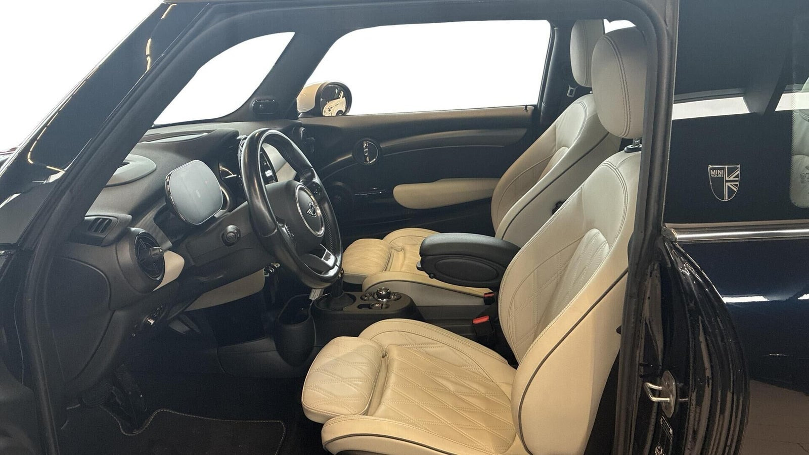 Sort Mini Cooper SE fra 2023