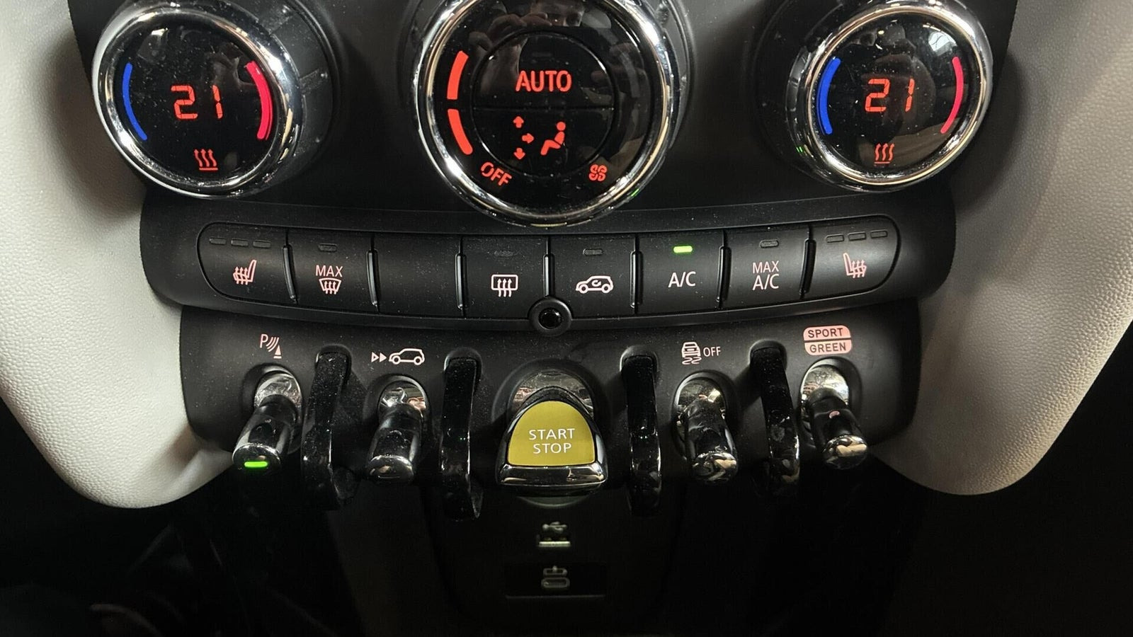 Sort Mini Cooper SE fra 2023