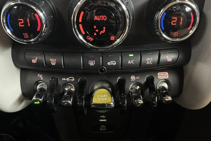 Sort Mini Cooper SE fra 2023
