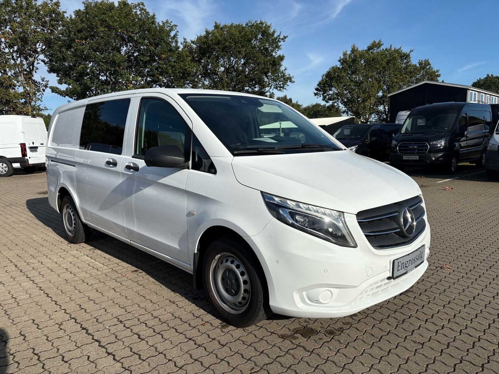 Hvid Mercedes Vito 114 fra 2022
