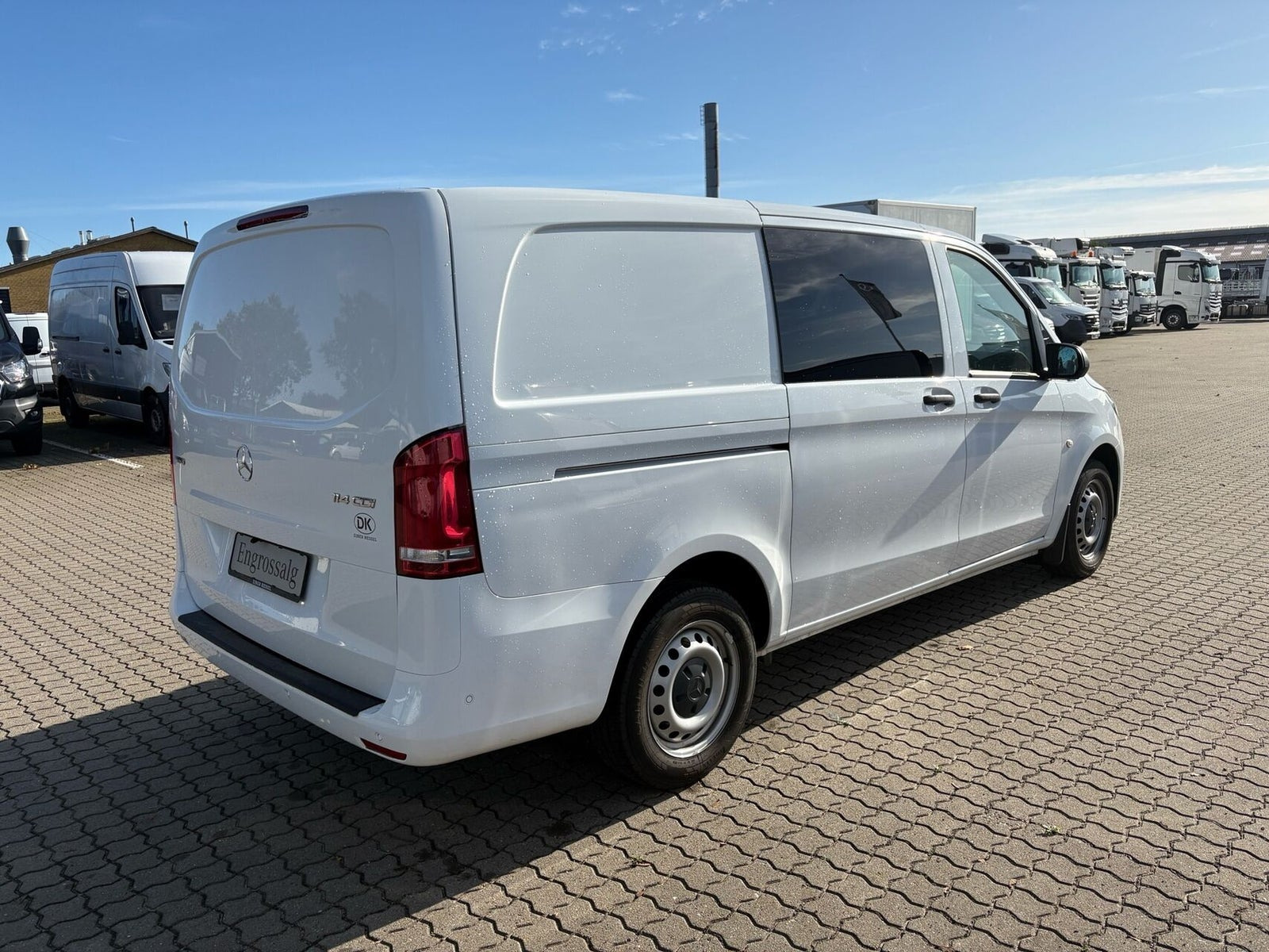 Hvid Mercedes Vito 114 fra 2022