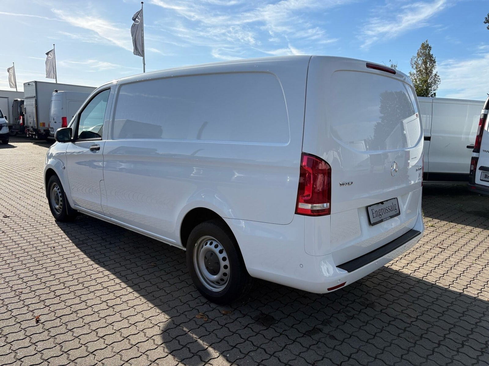 Hvid Mercedes Vito 114 fra 2022