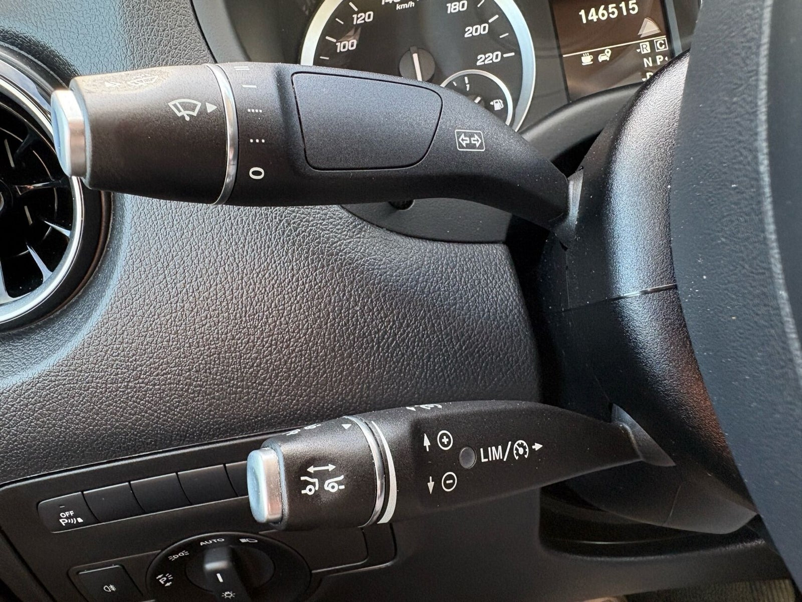 Hvid Mercedes Vito 114 fra 2022