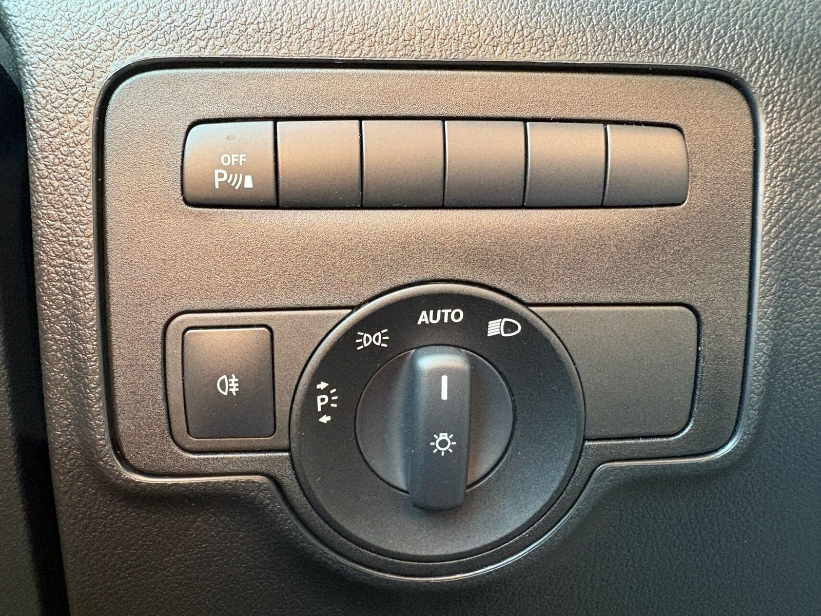 Hvid Mercedes Vito 114 fra 2022