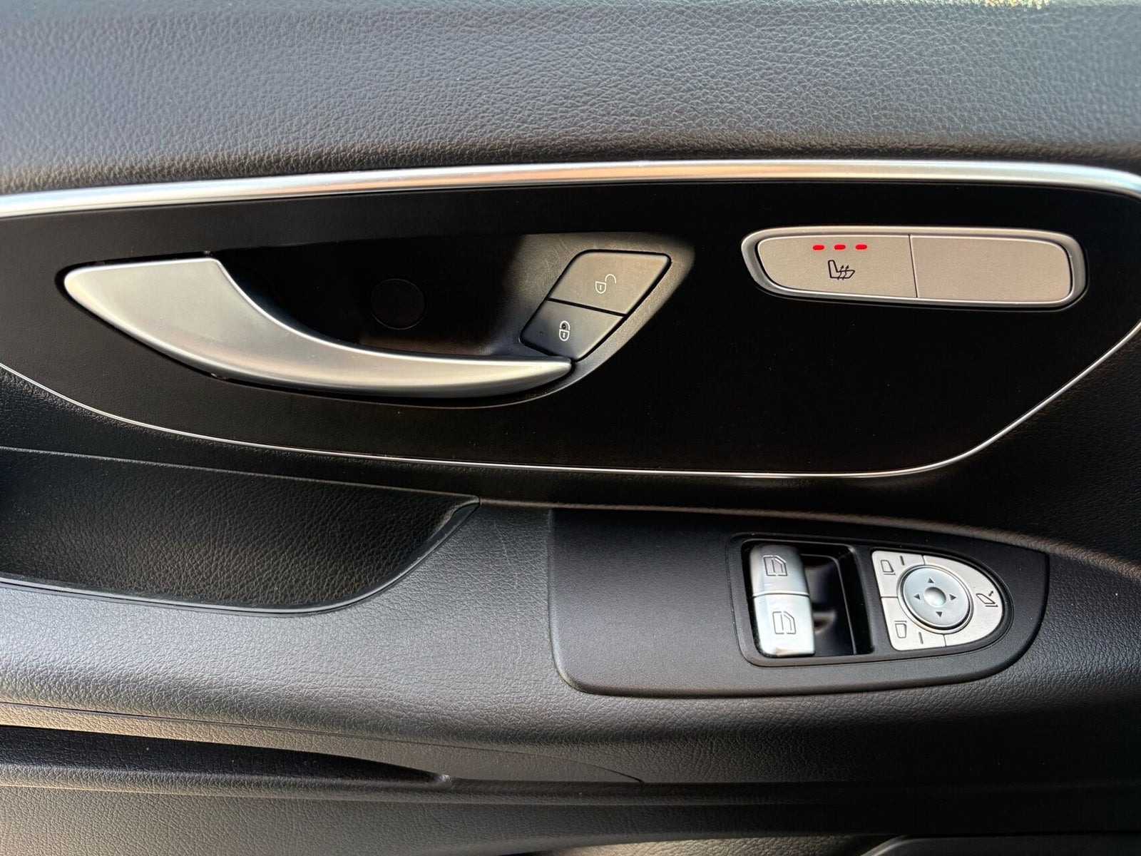 Hvid Mercedes Vito 114 fra 2022