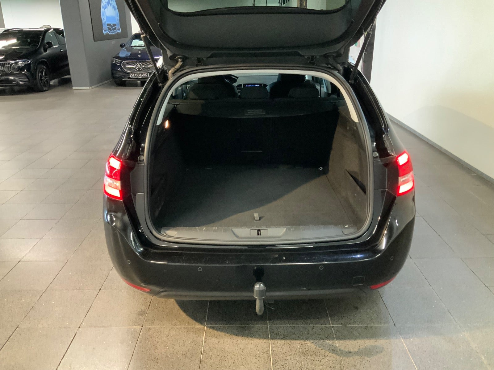 Sort Peugeot 308 fra 2021