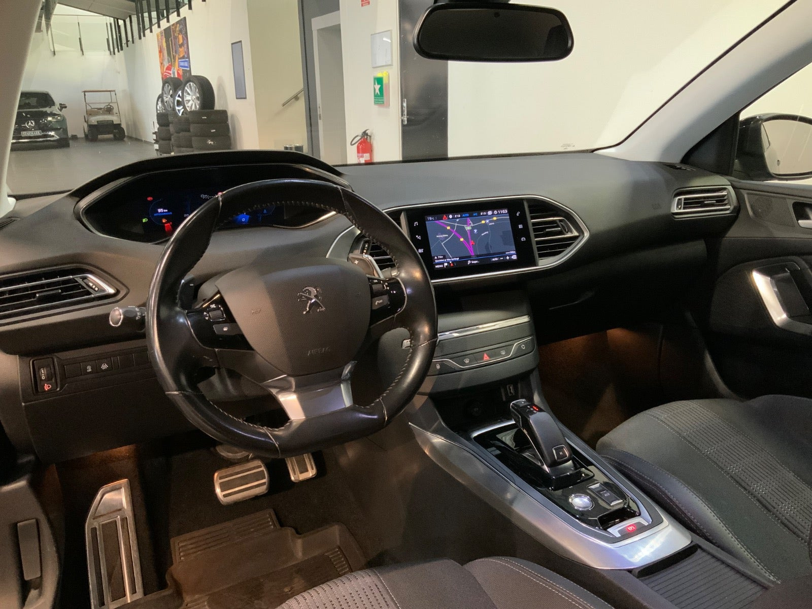 Sort Peugeot 308 fra 2021