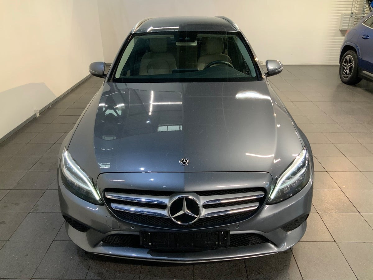 Grå Mercedes C220 d fra 2018