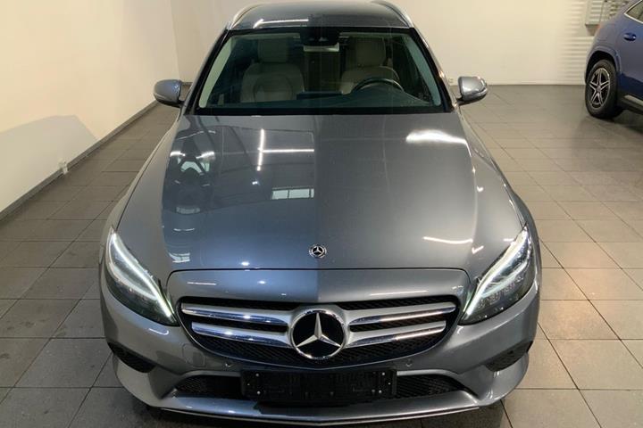 Grå Mercedes C220 d fra 2018