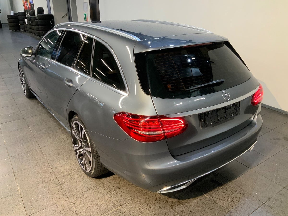 Grå Mercedes C220 d fra 2018