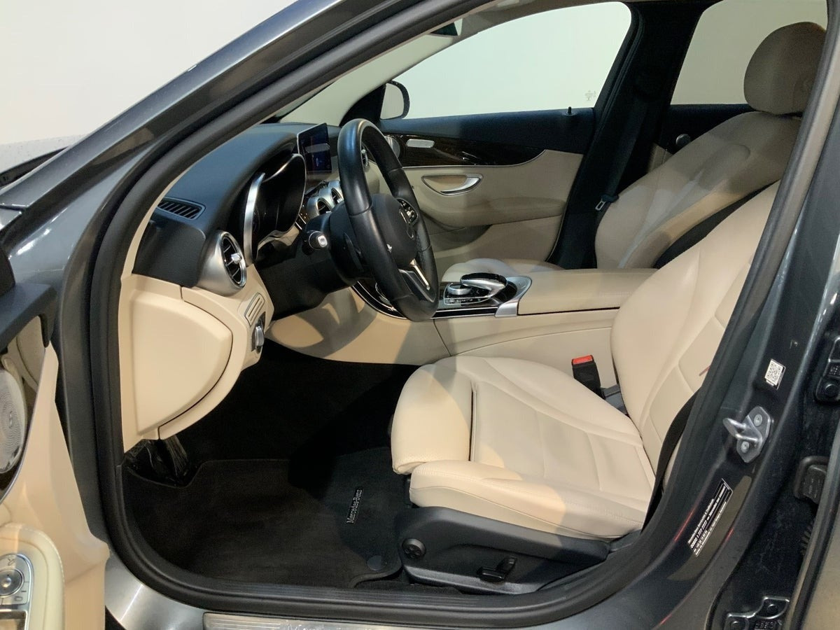 Grå Mercedes C220 d fra 2018