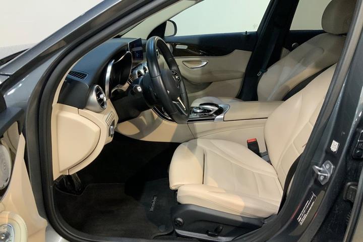 Grå Mercedes C220 d fra 2018