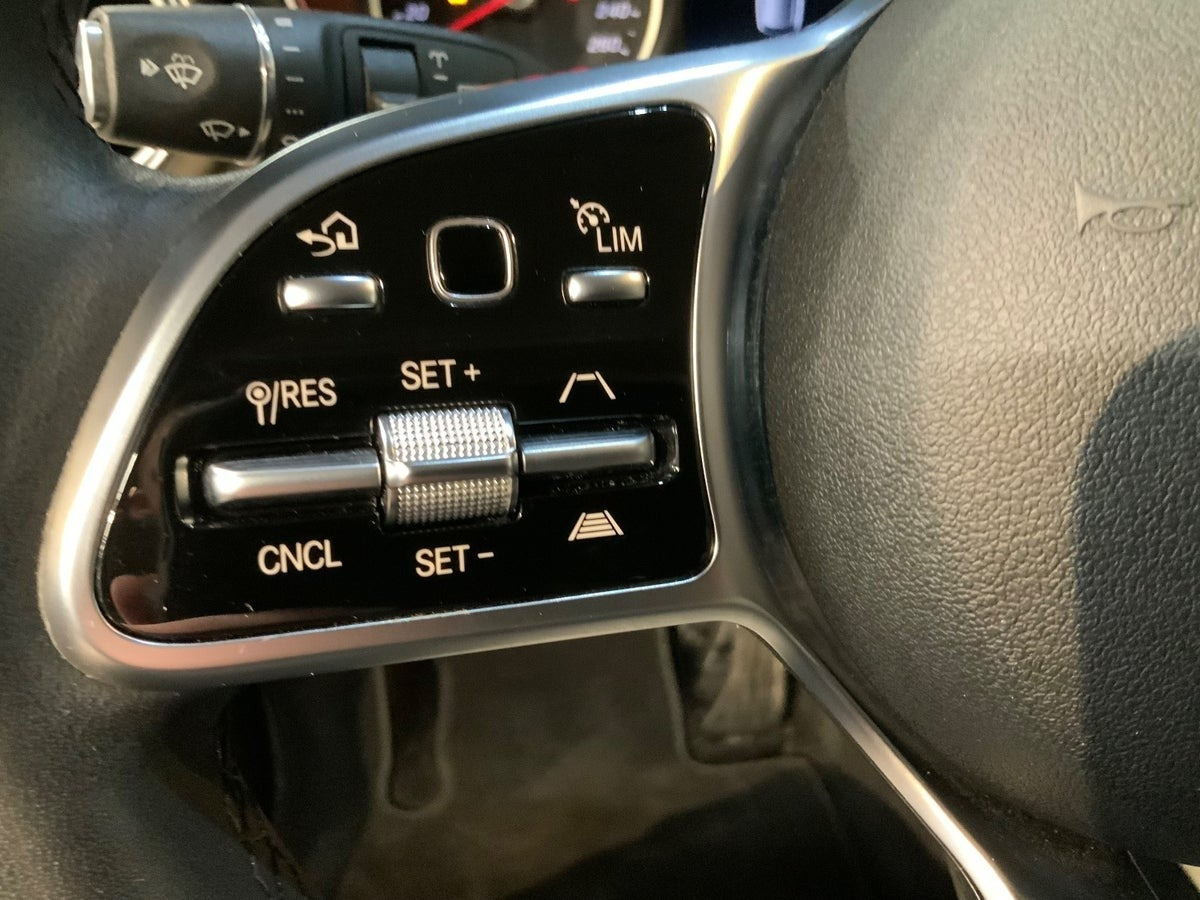 Grå Mercedes C220 d fra 2018