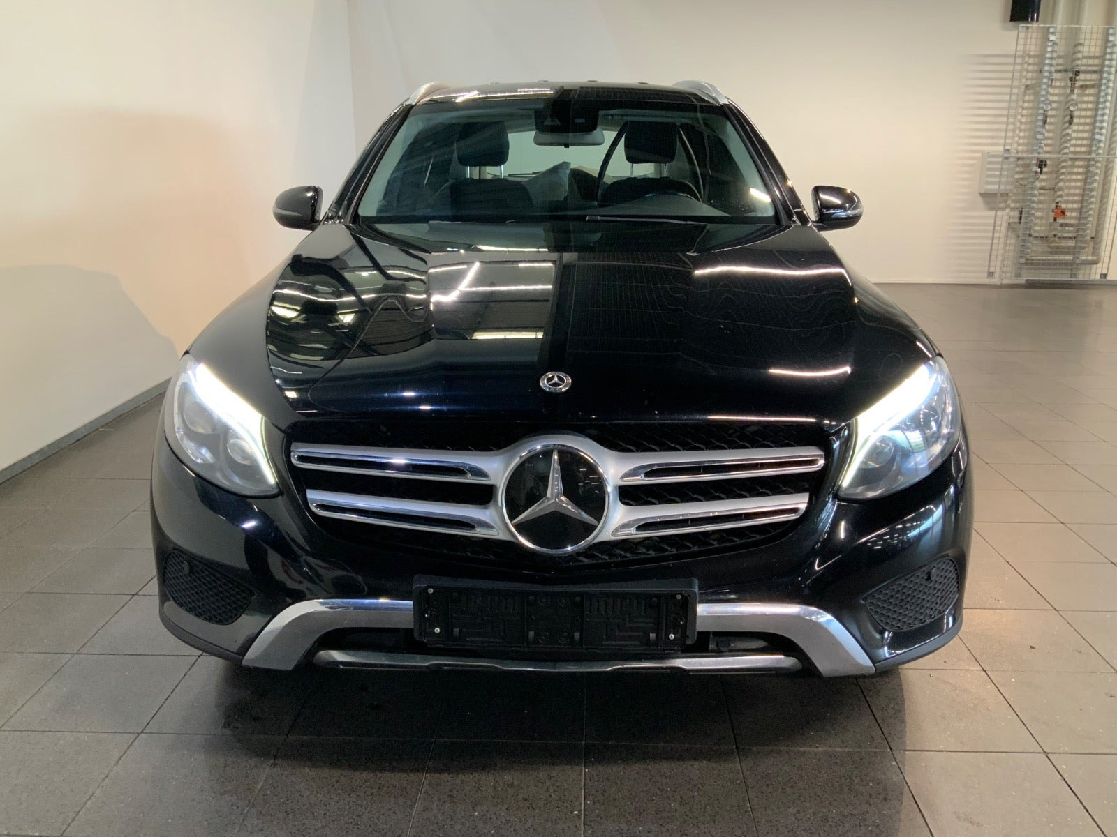 Sort Mercedes GLC300 fra 2018