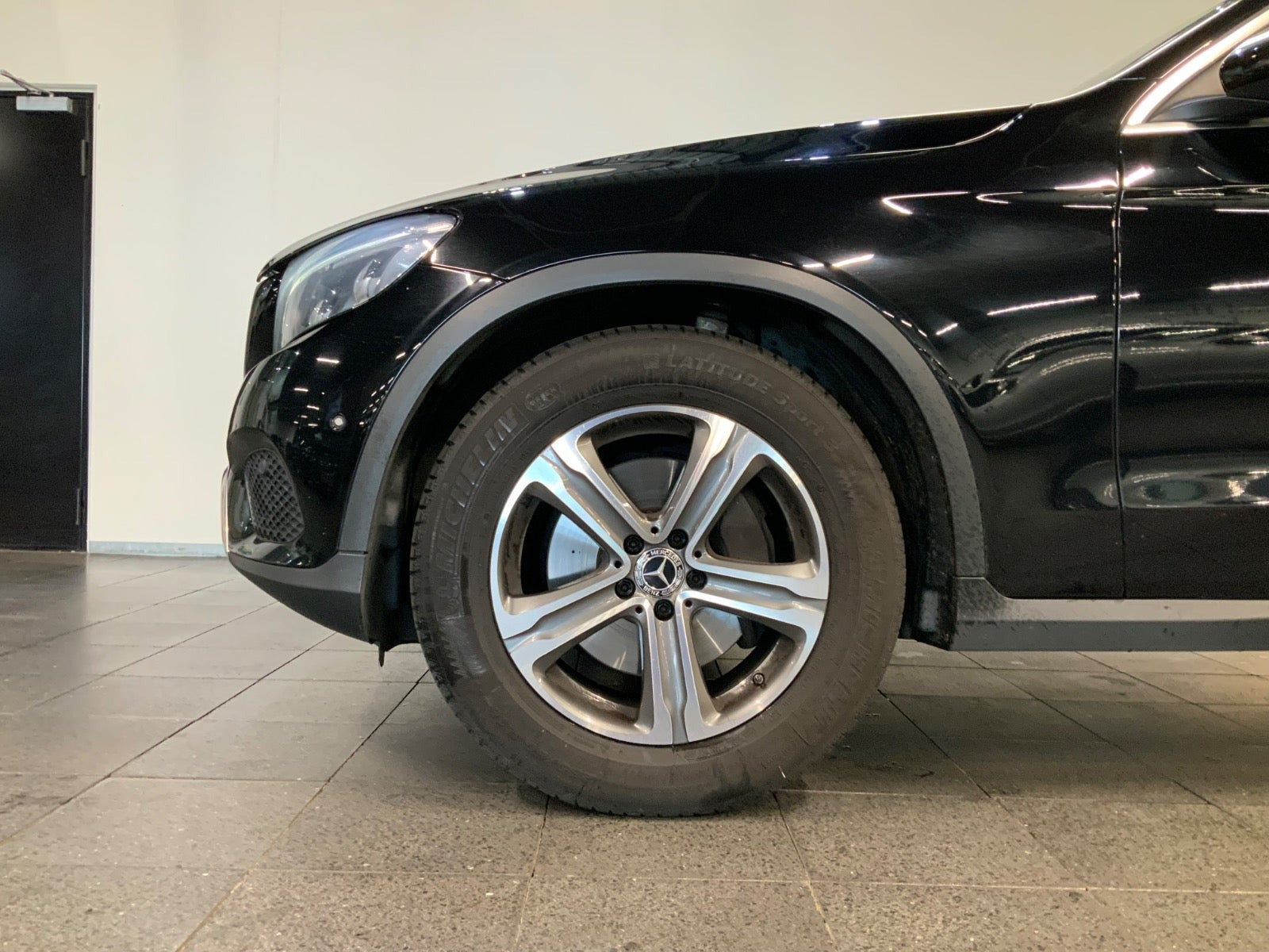 Sort Mercedes GLC300 fra 2018