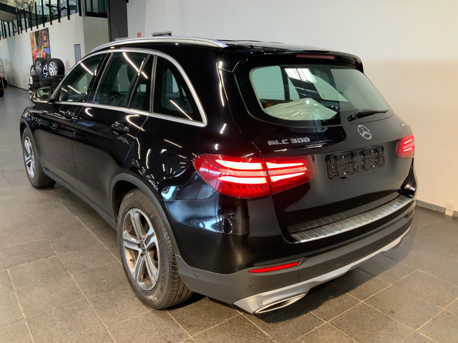 Sort Mercedes GLC300 fra 2018