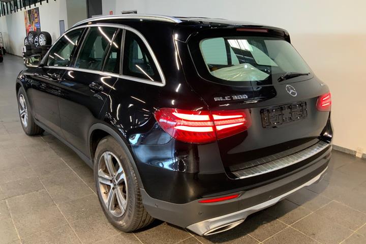 Sort Mercedes GLC300 fra 2018