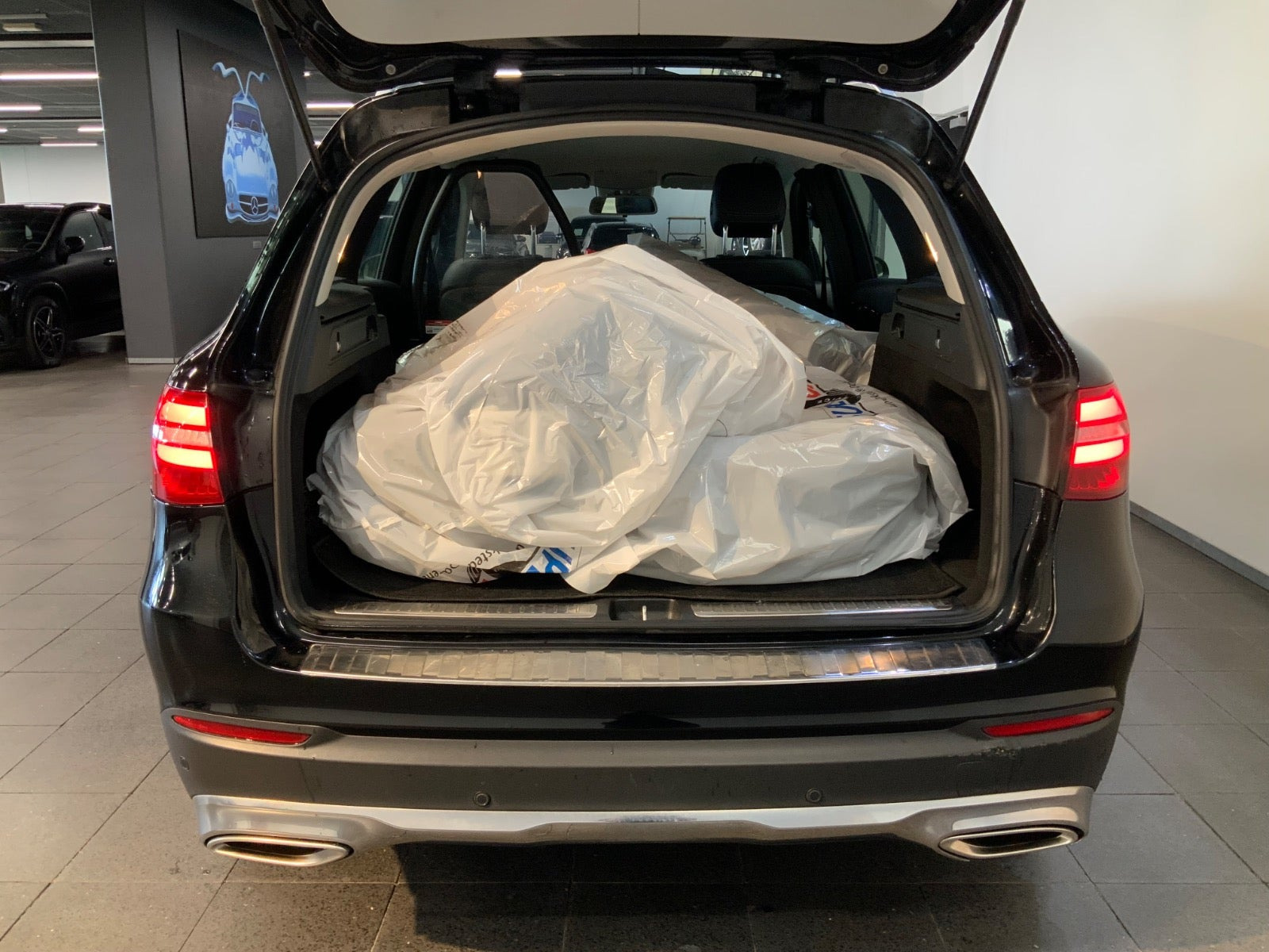Sort Mercedes GLC300 fra 2018