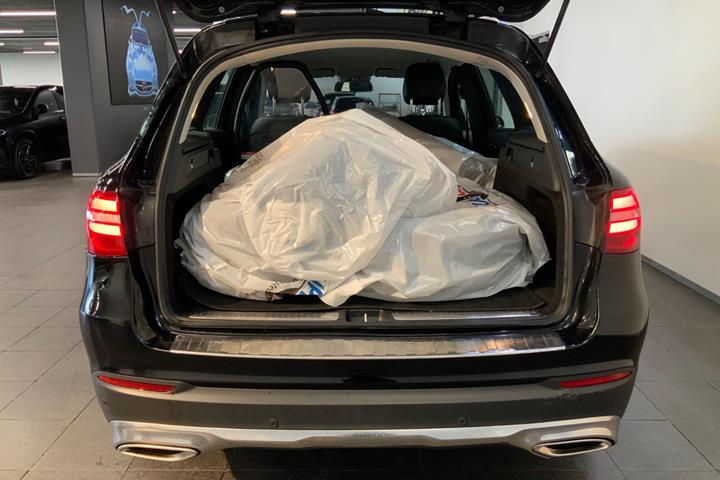 Sort Mercedes GLC300 fra 2018
