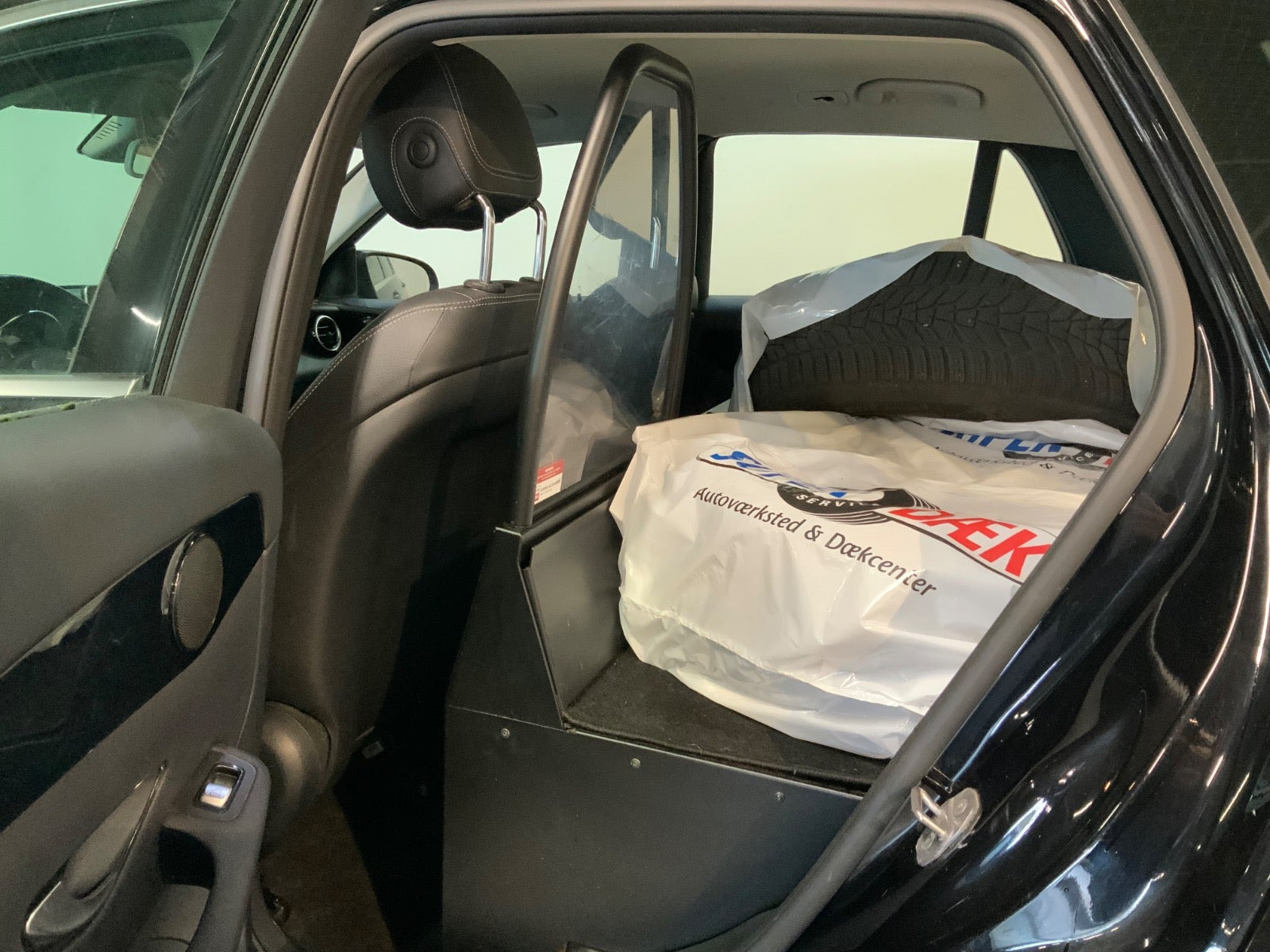 Sort Mercedes GLC300 fra 2018