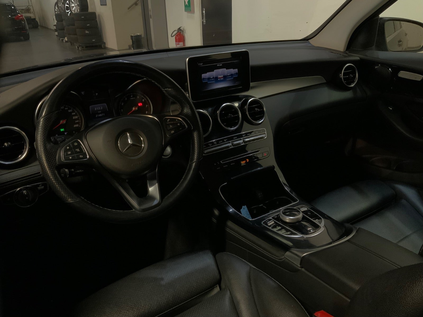 Sort Mercedes GLC300 fra 2018
