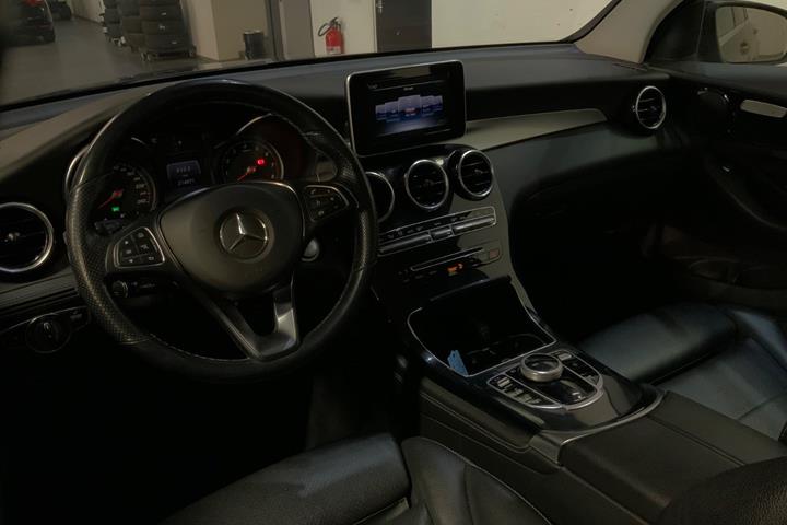 Sort Mercedes GLC300 fra 2018