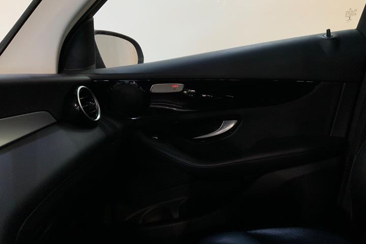 Sort Mercedes GLC300 fra 2018