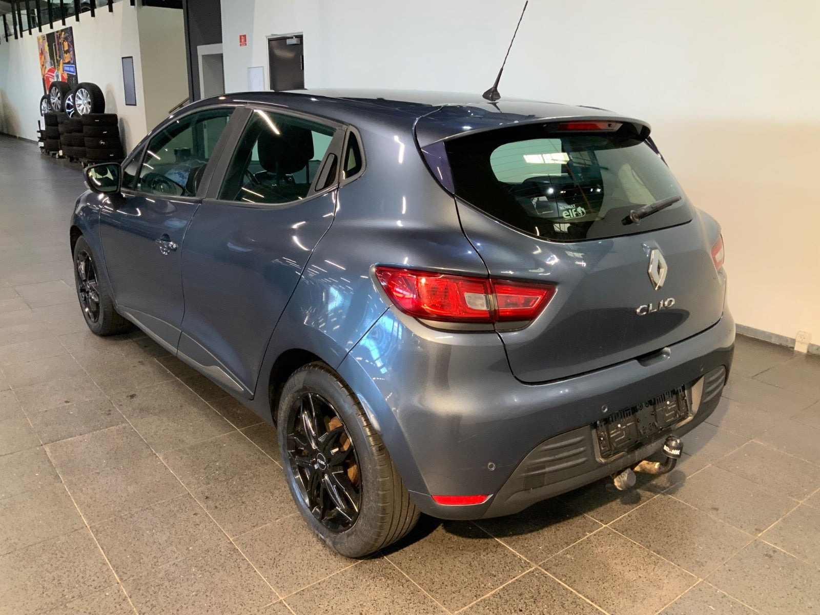 Grå Renault Clio IV fra 2018