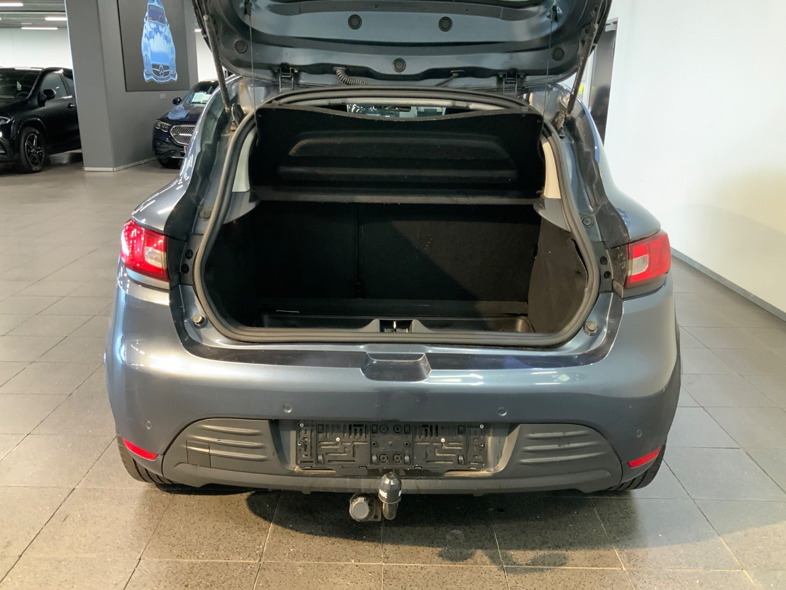 Grå Renault Clio IV fra 2018