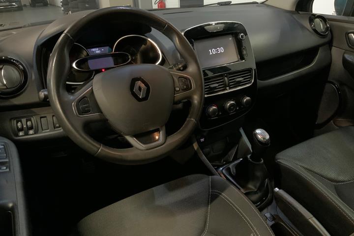 Grå Renault Clio IV fra 2018