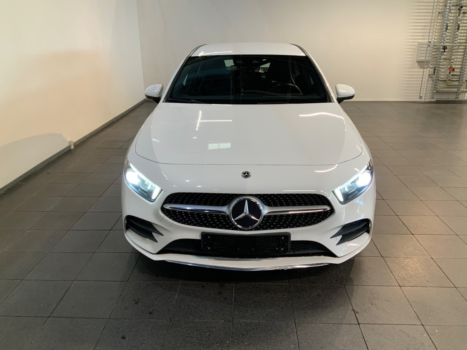 Hvid Mercedes A250 e fra 2021