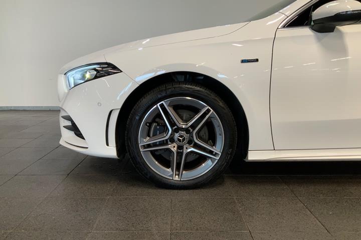 Hvid Mercedes A250 e fra 2021