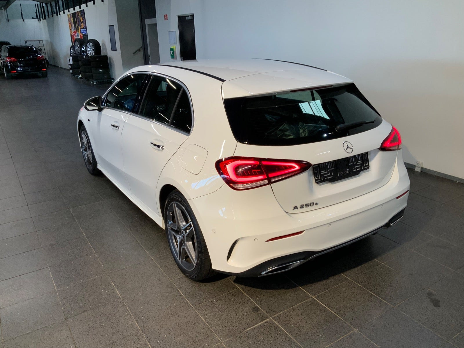 Hvid Mercedes A250 e fra 2021