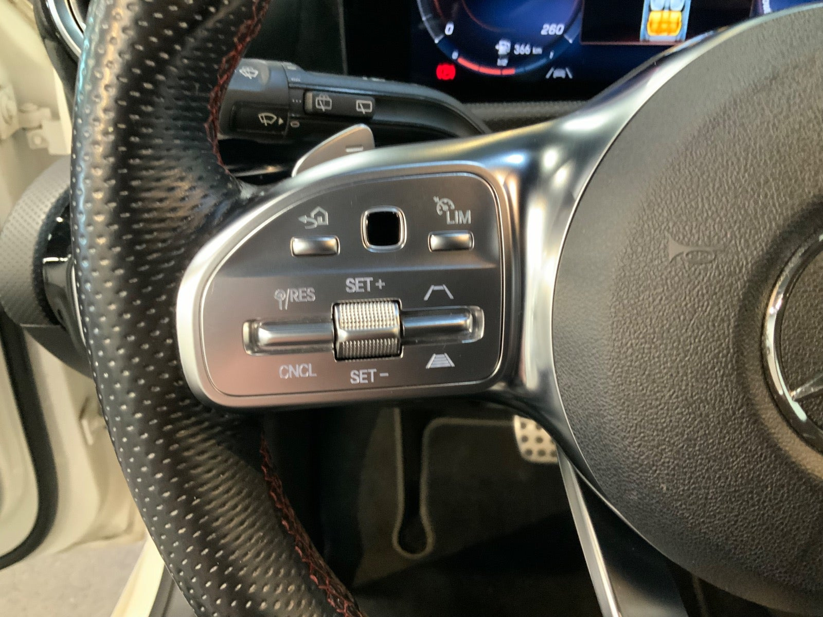 Hvid Mercedes A250 e fra 2021