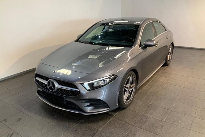 Grå Mercedes A200 fra 2020 set udefra