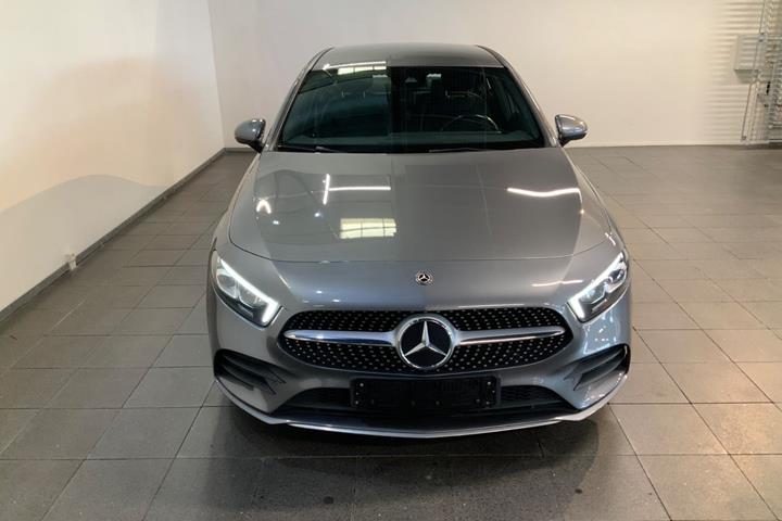 Grå Mercedes A200 fra 2020