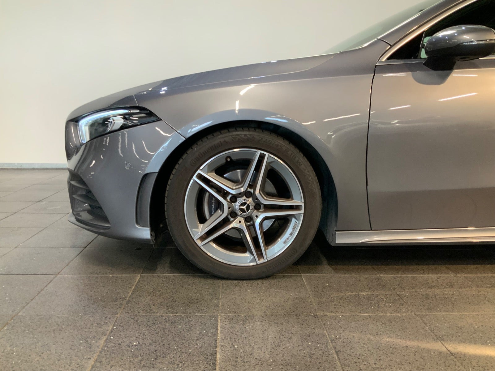 Grå Mercedes A200 fra 2020