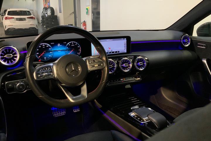 Grå Mercedes A200 fra 2020