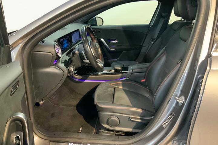 Grå Mercedes A200 fra 2020