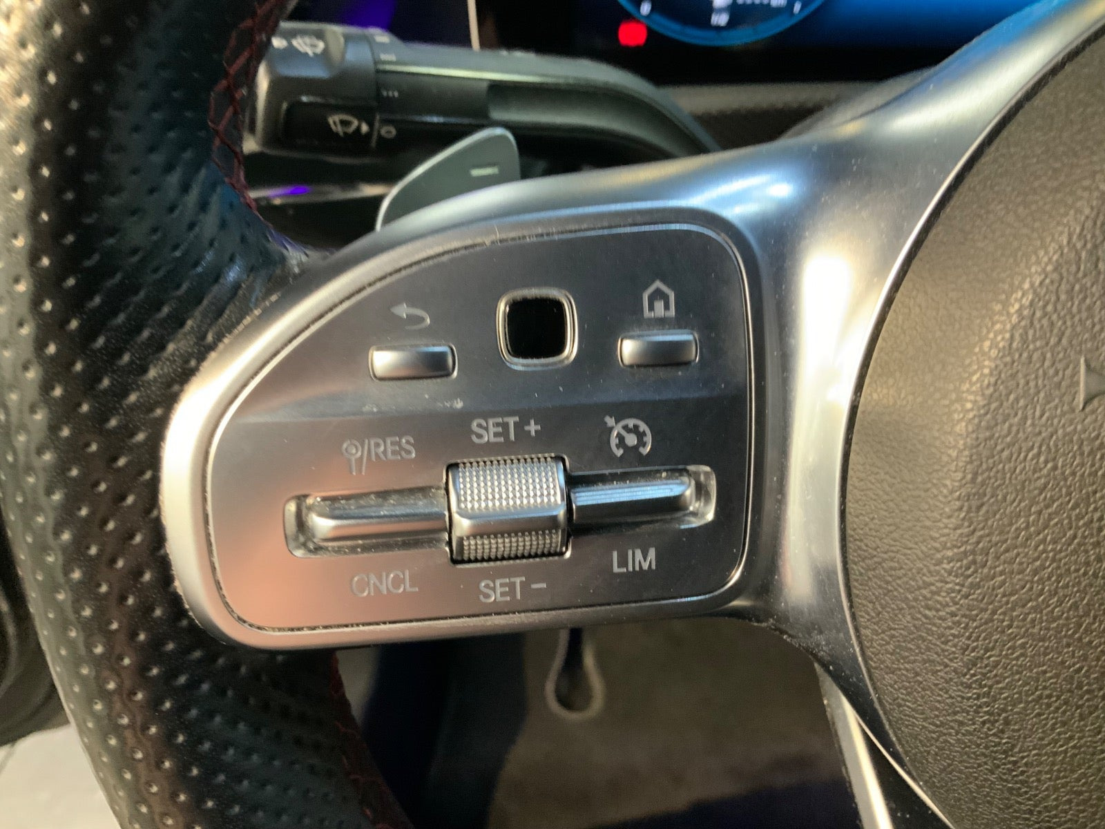 Grå Mercedes A200 fra 2020