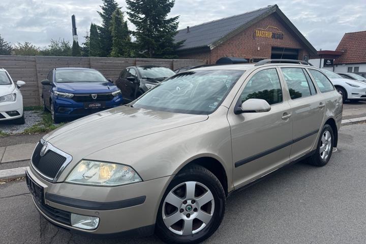 undefined Skoda Octavia fra 2005 set udefra