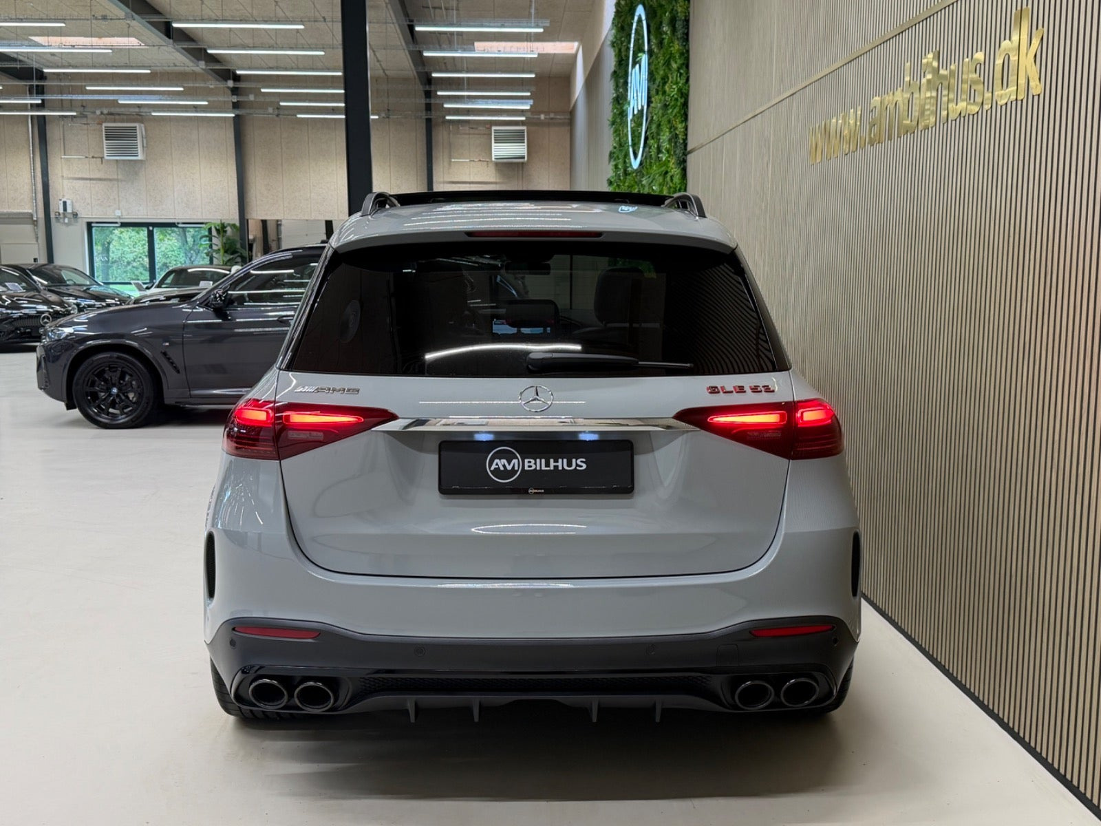 Grå Mercedes GLE53 fra 2025