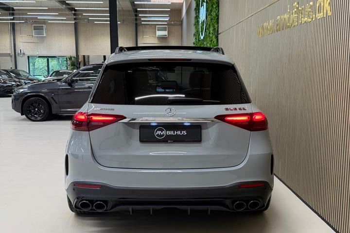 Grå Mercedes GLE53 fra 2025